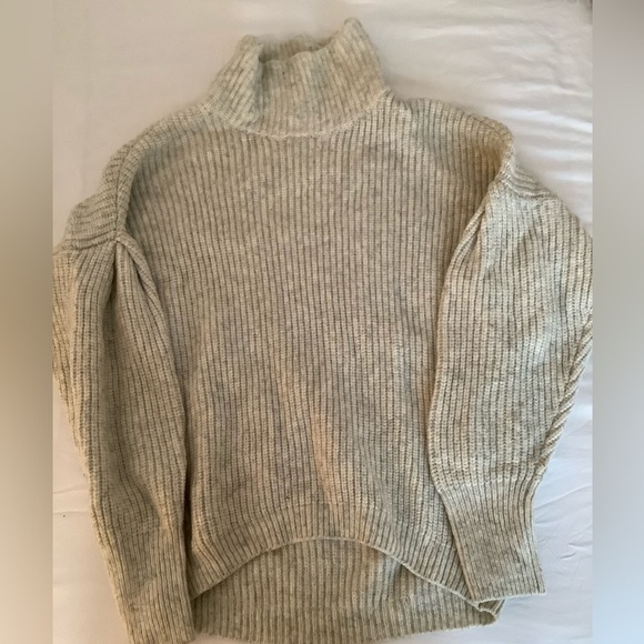 WOOL Cable knit Light Grey Turtleneck Sweater - Picture 1 of 3